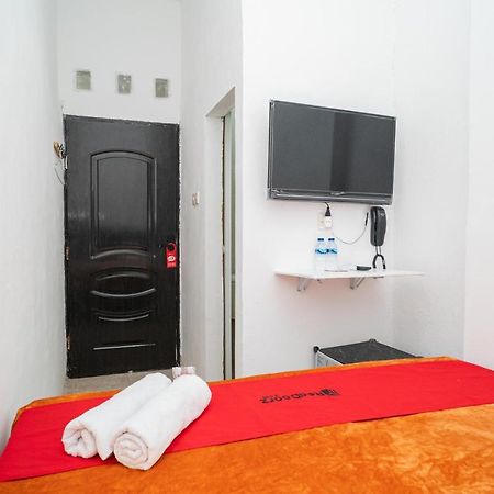 Hotel Reddoorz @ Aralia Harapan Indah à Pulokendal Extérieur photo