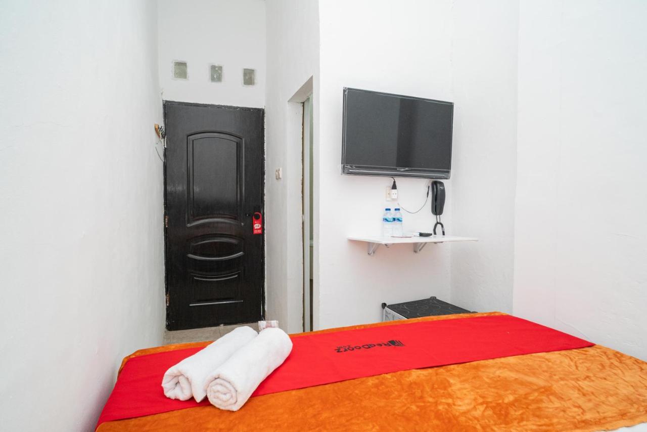 Hotel Reddoorz @ Aralia Harapan Indah à Pulokendal Extérieur photo