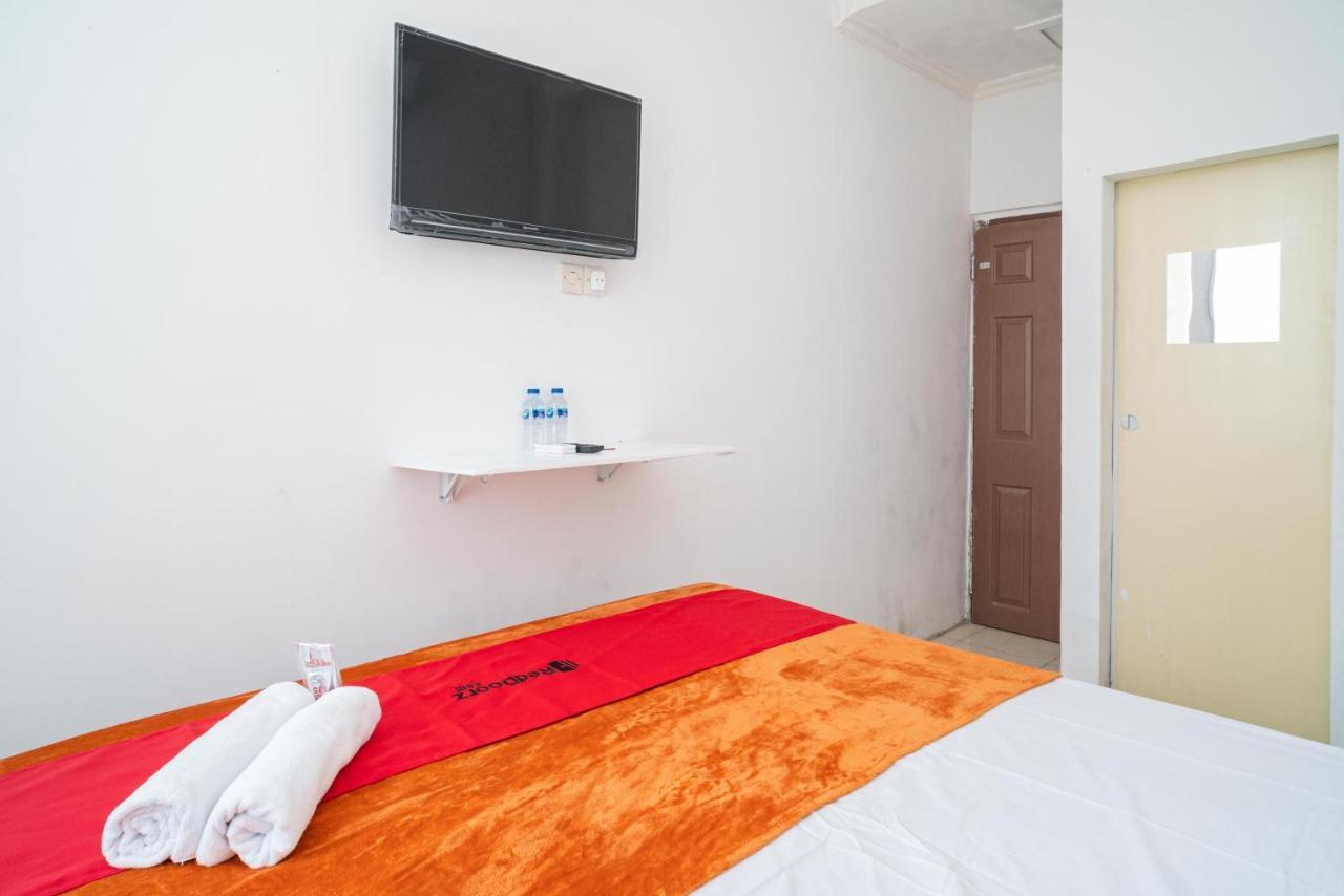 Hotel Reddoorz @ Aralia Harapan Indah à Pulokendal Extérieur photo