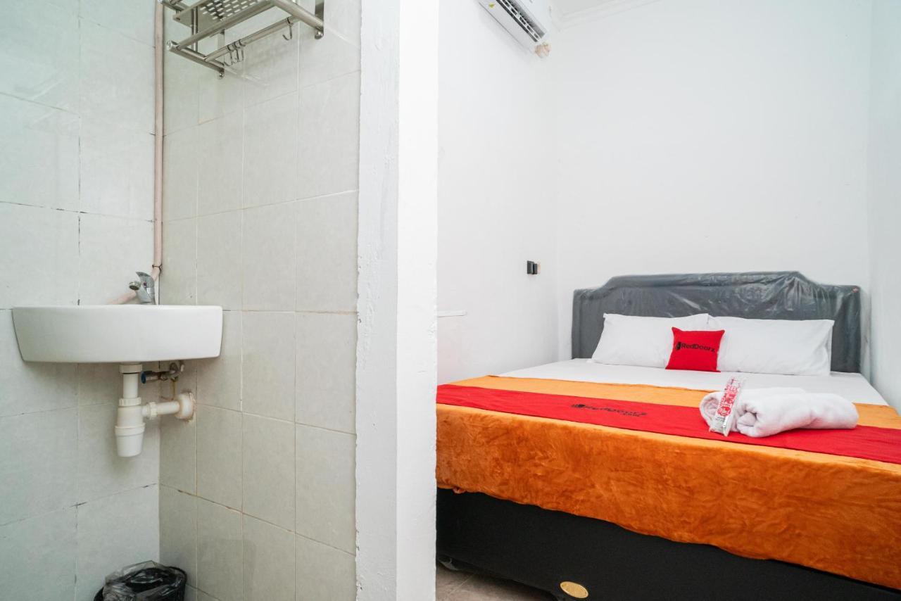 Hotel Reddoorz @ Aralia Harapan Indah à Pulokendal Extérieur photo
