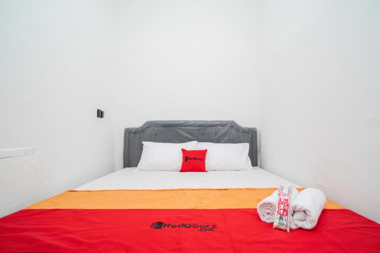 Hotel Reddoorz @ Aralia Harapan Indah à Pulokendal Extérieur photo