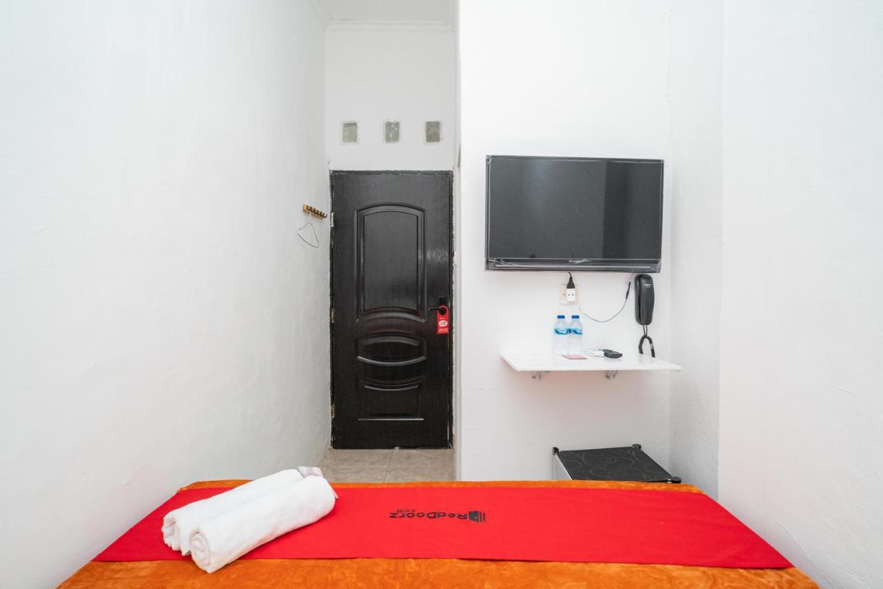Hotel Reddoorz @ Aralia Harapan Indah à Pulokendal Extérieur photo