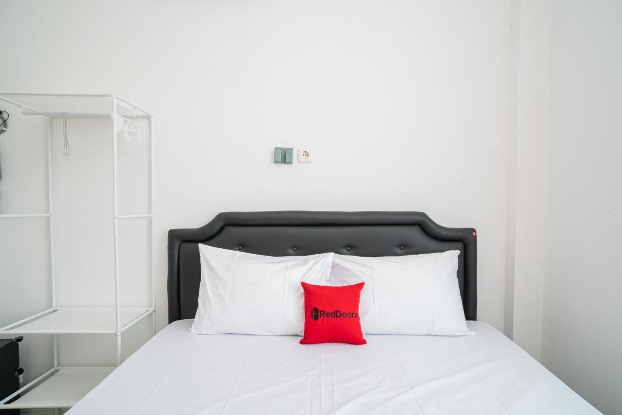 Hotel Reddoorz @ Aralia Harapan Indah à Pulokendal Extérieur photo