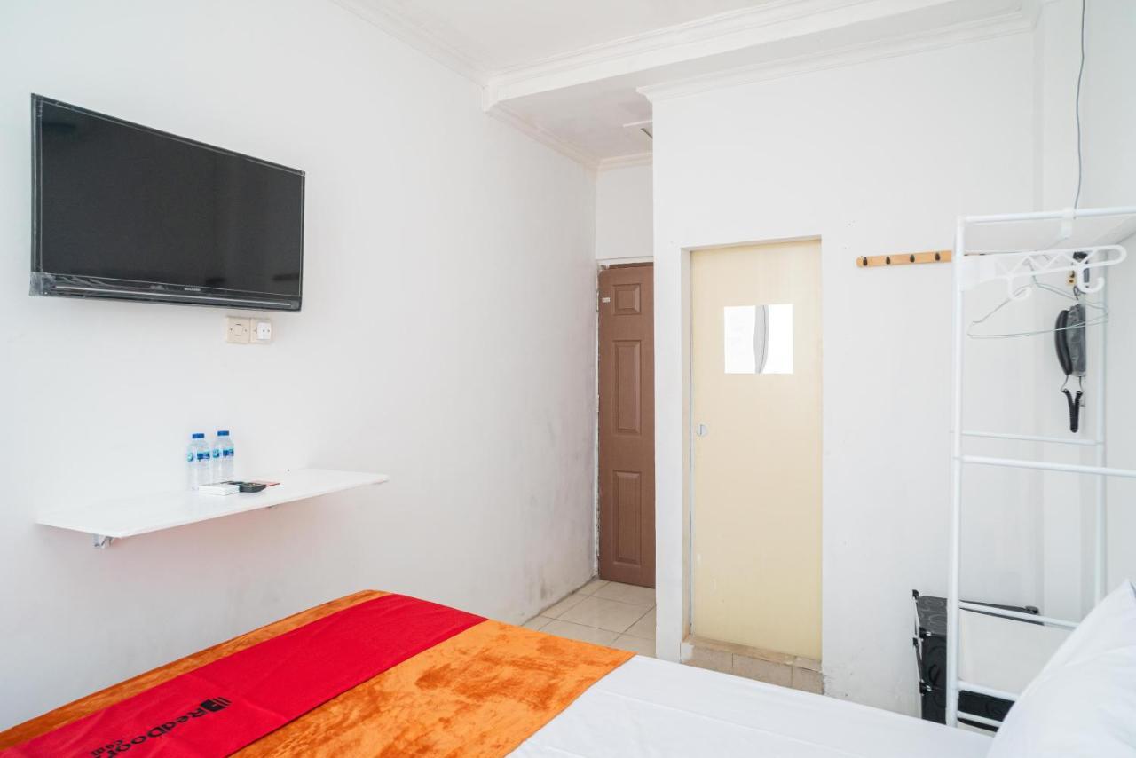 Hotel Reddoorz @ Aralia Harapan Indah à Pulokendal Extérieur photo