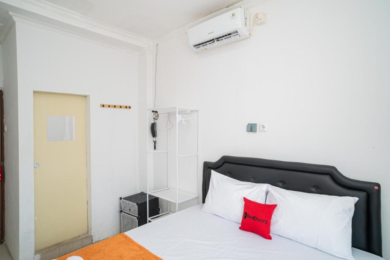 Hotel Reddoorz @ Aralia Harapan Indah à Pulokendal Extérieur photo