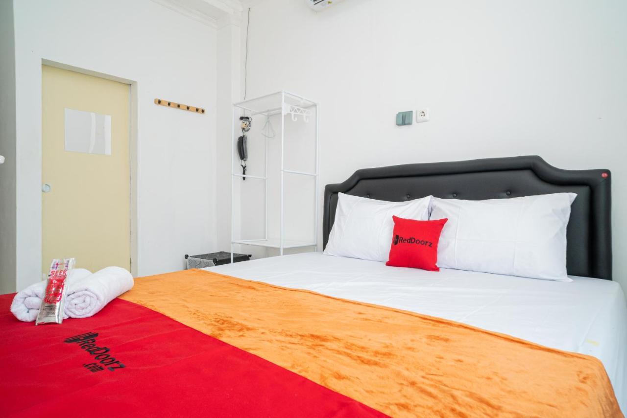 Hotel Reddoorz @ Aralia Harapan Indah à Pulokendal Extérieur photo
