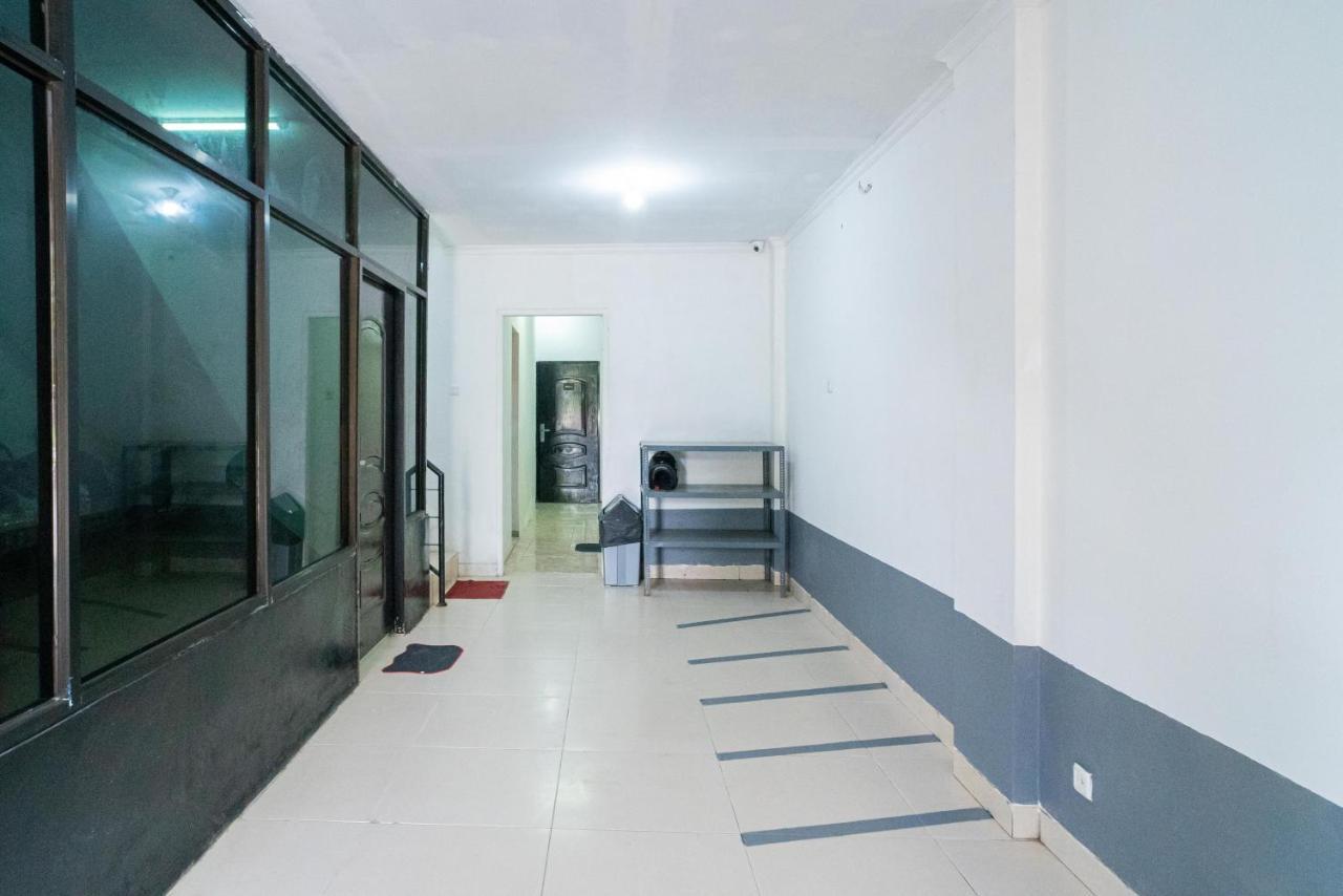 Hotel Reddoorz @ Aralia Harapan Indah à Pulokendal Extérieur photo